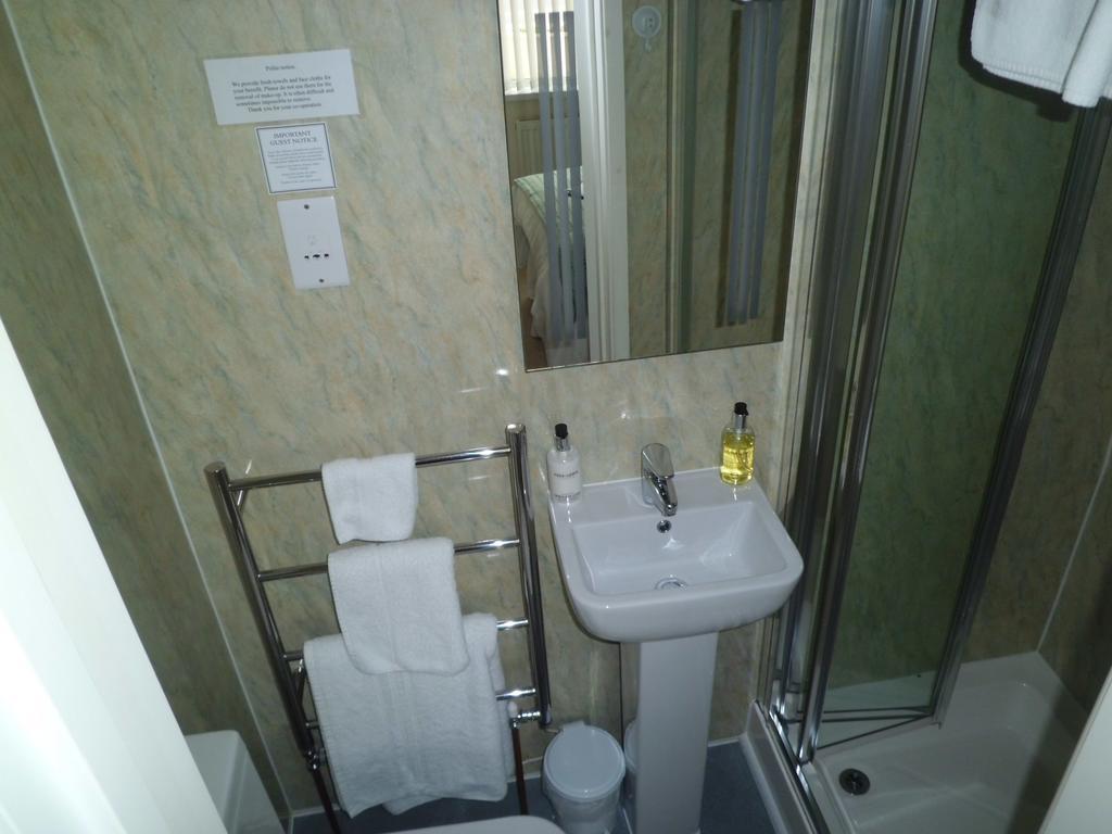 Fair Winds Guest House Бриксгем Номер фото